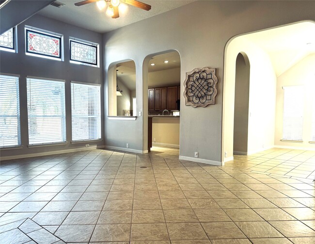 Building Photo - 2910 Sandleigh Dr