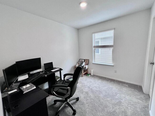 Building Photo - 312 Black Alder St