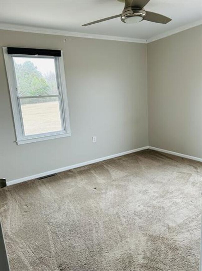 Building Photo - 3/2 Available Now