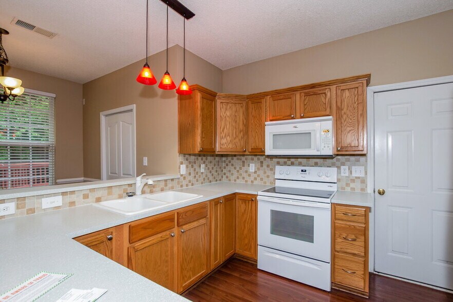 Building Photo - 12132 Old Willow Rd