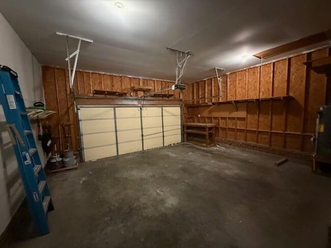 Building Photo - 201 Holmby Ct