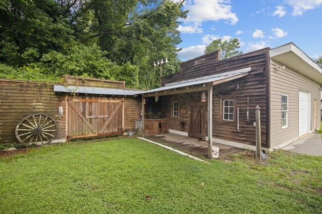 Building Photo - 2277 Hull Rd