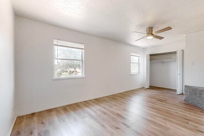 Building Photo - Cozy 3 Bedroom 1.5 Bathroom In NW Albuquerque!