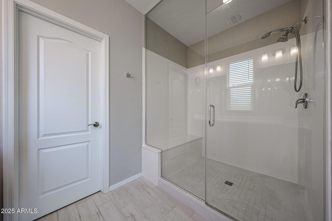 Building Photo - 3813 E Branham Ln