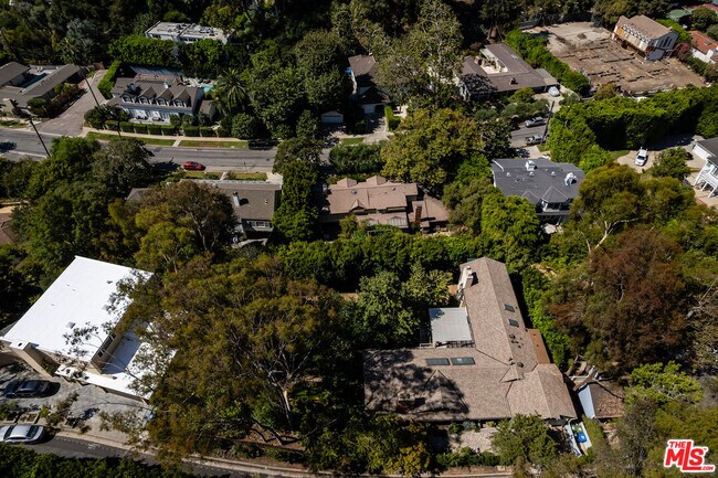 Building Photo - 621 N Saltair Ave