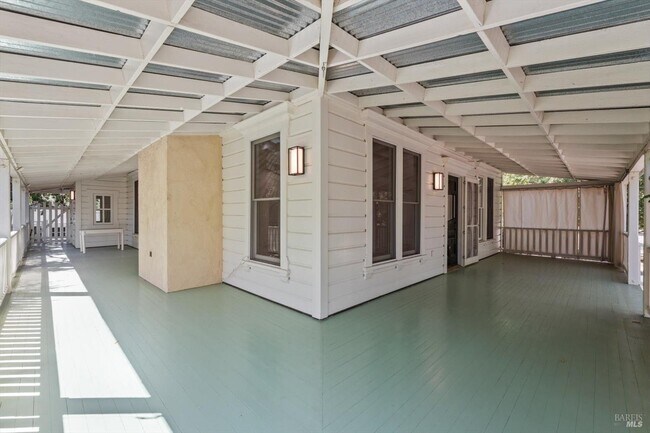 Building Photo - 1533 Allyn Ave