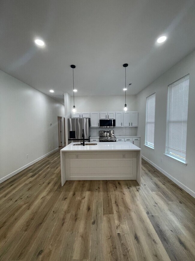 Building Photo - Charming Remodeled Home in Chattanooga