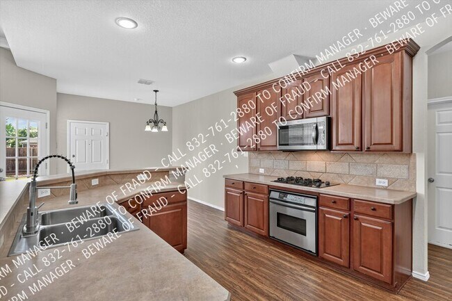 Building Photo - 12330 Red Hawk Dr