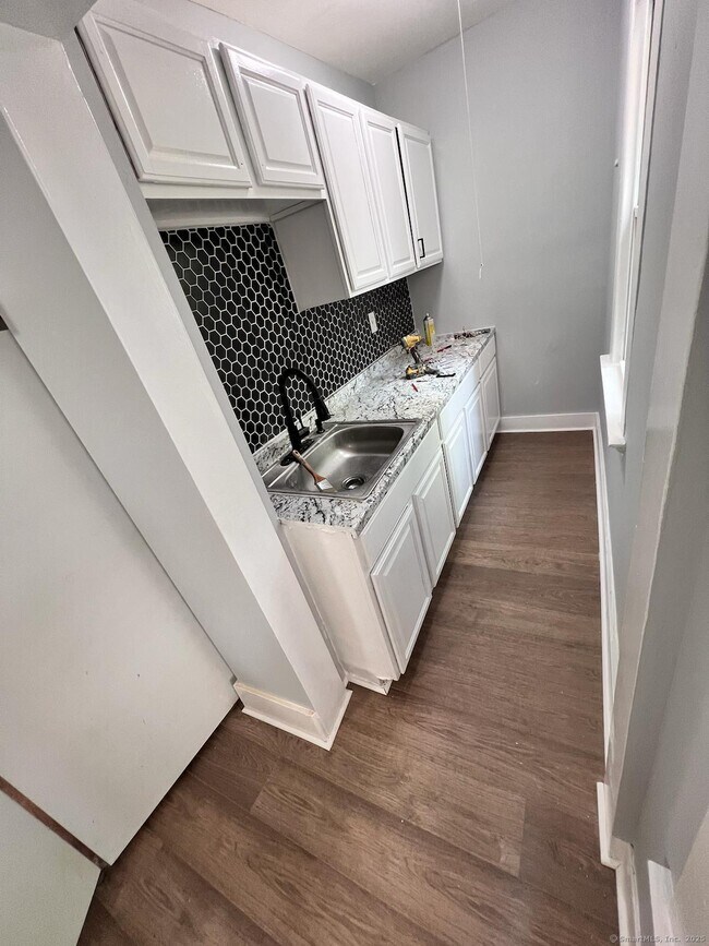 Primary Photo - 375 Shelton Ave