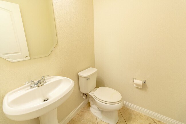 Building Photo - Gorgeous 3 bed / 2.5 bath just North of The Domain!