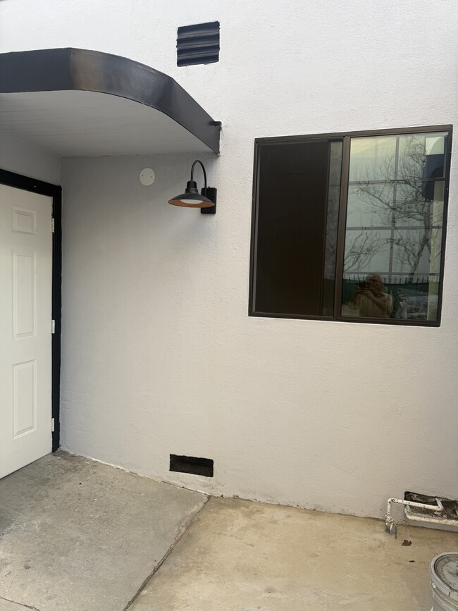 Building Photo - 1518 N Broadway