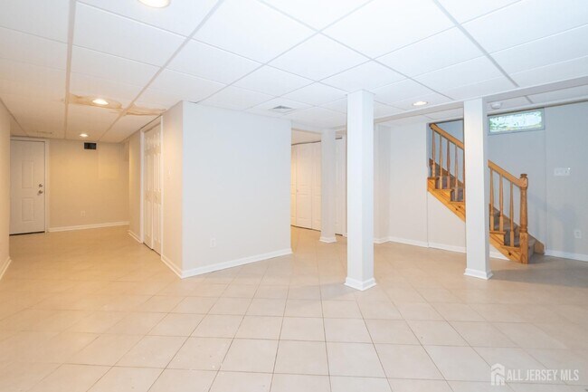 Building Photo - 135 Summerhill Rd