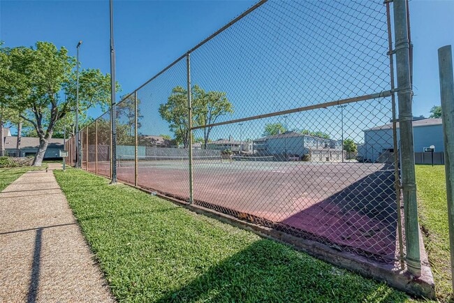 Building Photo - 2379 Briarwest Blvd