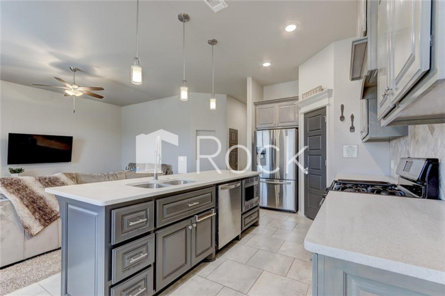 Building Photo - Gorgeous 3 Bedroom Home with Storm Shelter located in The Waters in Moore!! **All Appliances Incl...