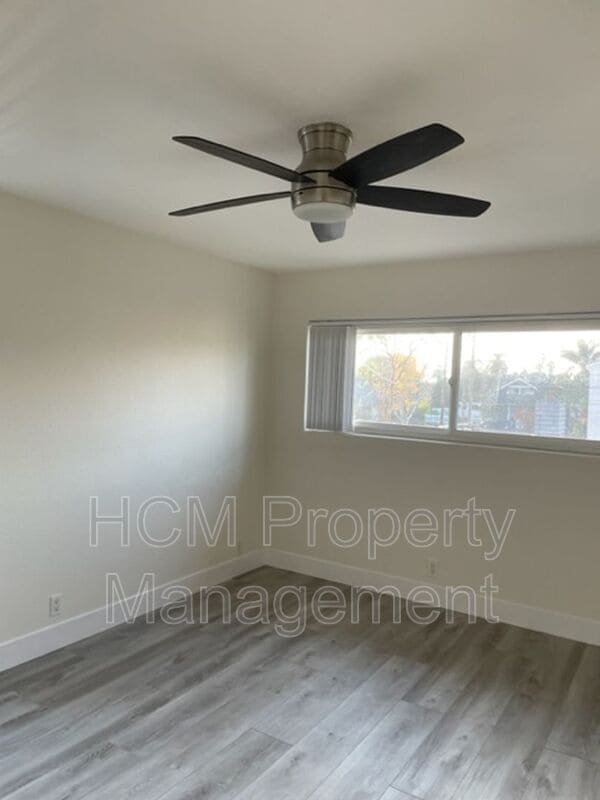 Building Photo - 2835 E 5th St