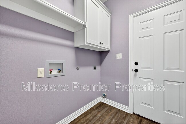 Building Photo - 305 W Walker St
