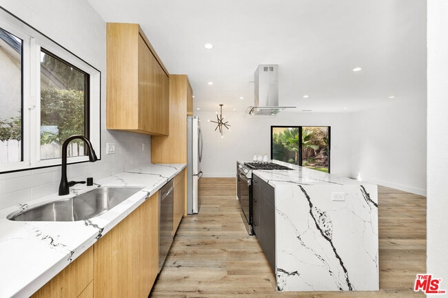 Building Photo - 5627 Agnes Ave