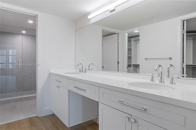 Building Photo - 555 NE 34th St