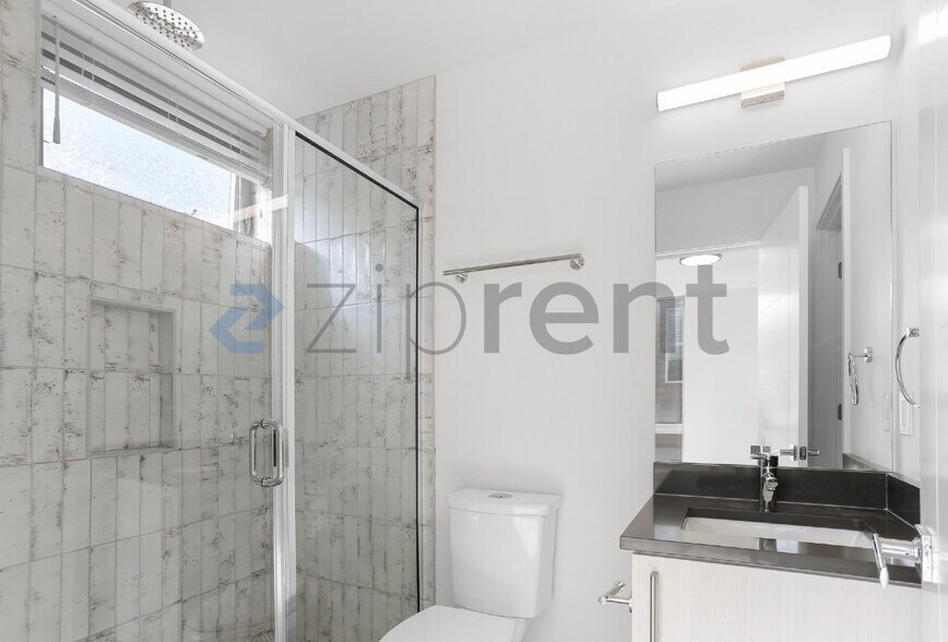 Building Photo - Unit Unit C