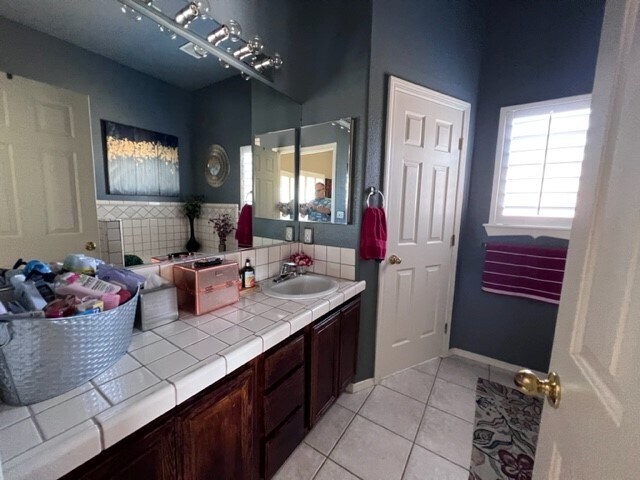 Building Photo - 2926 Ladera Dr