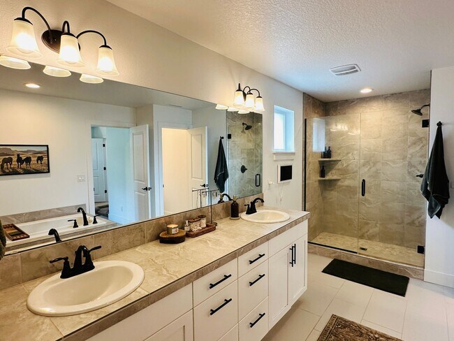 Building Photo - Charming Newer Ridgefield Home with Upgrades Throughout