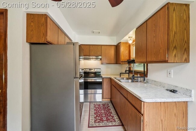 Building Photo - 3005 S Hickory Ridge Rd