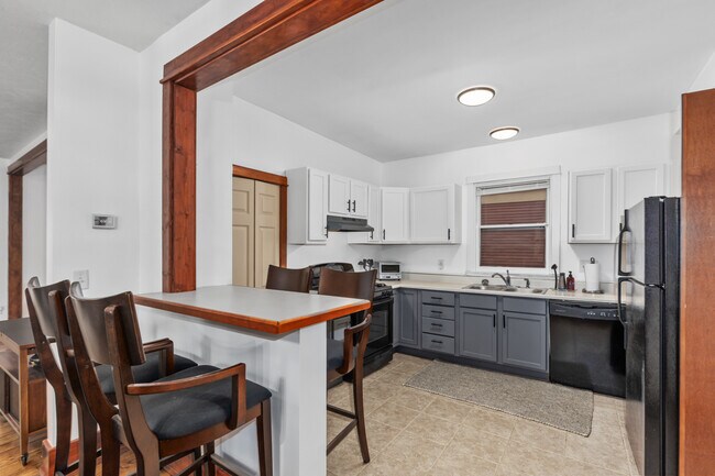 Building Photo - 1355 Bemis St SE