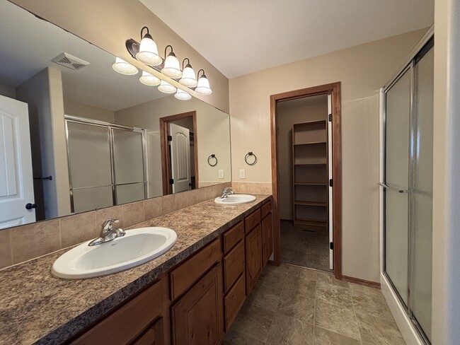 Building Photo - 2015 Harvest Ridge Ct