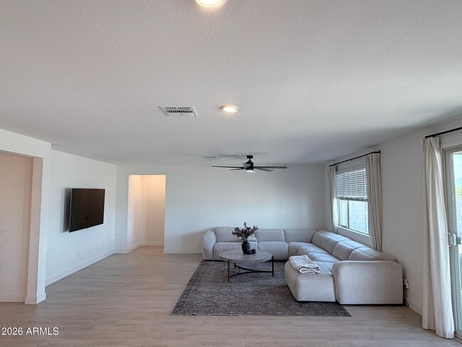 Building Photo - 9324 S 30th Ln