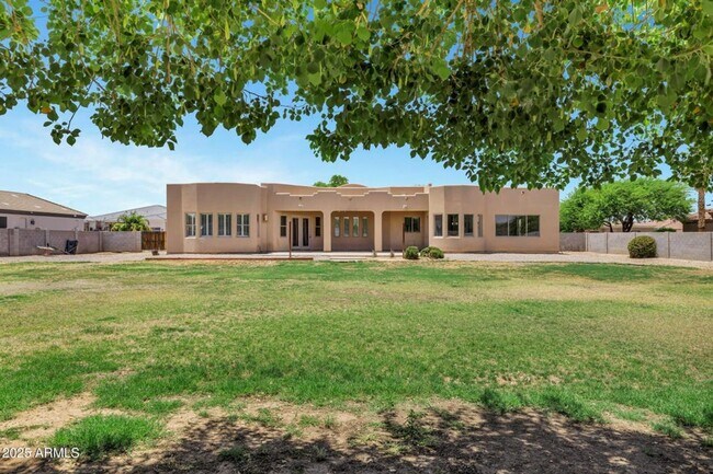 Building Photo - Gilbert 4 Bed & 3 Bath on HUGE LOT - Acre+...