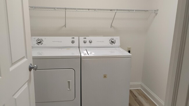 Building Photo - 1701 E Amber Ln