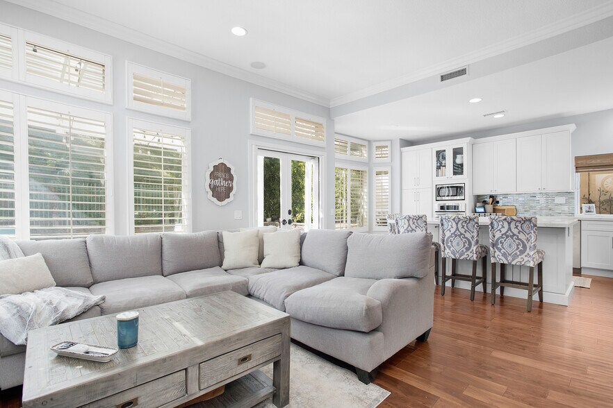 family room accommodates your biggest sectional - 35 Inverary