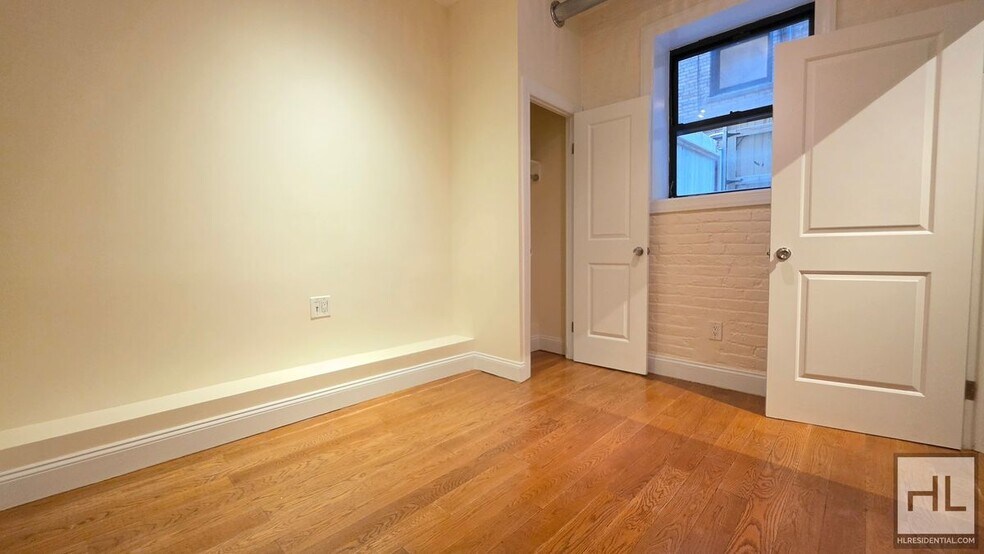 Building Photo - West Village 3BR/2BA Duplex with Private Patio