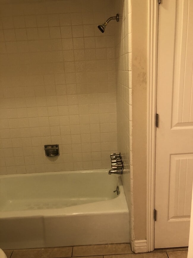 Building Photo - Duplex Available In Gorgeous Holiday Area