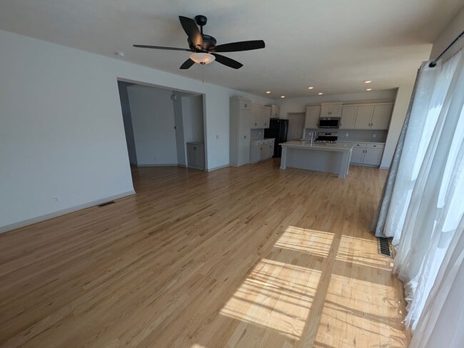 Building Photo - 5011 Clearwater Dr