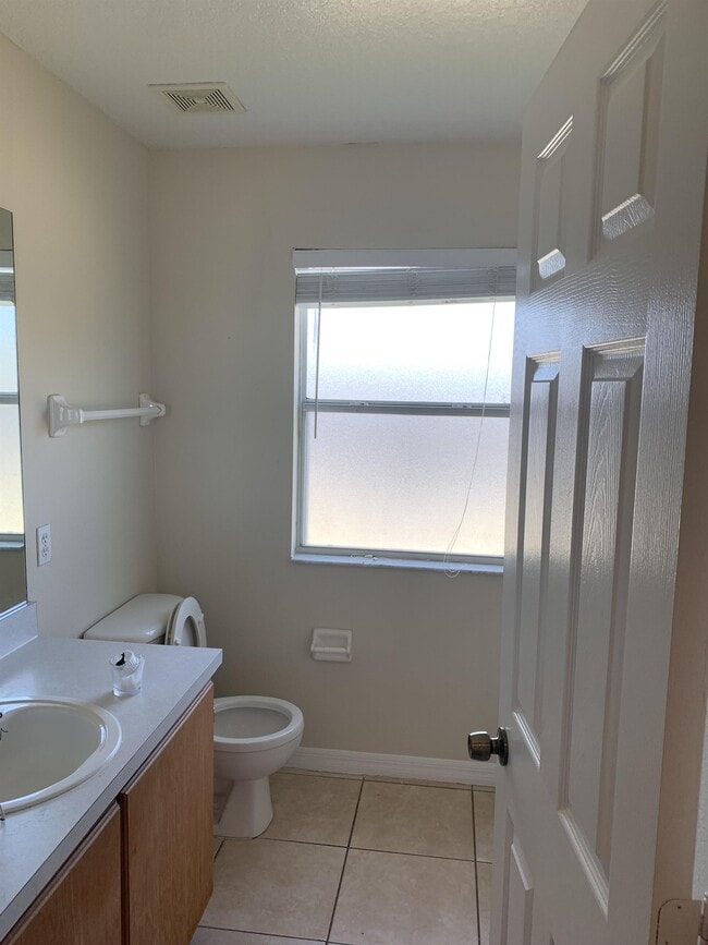 Building Photo - 145 Southampton Dr