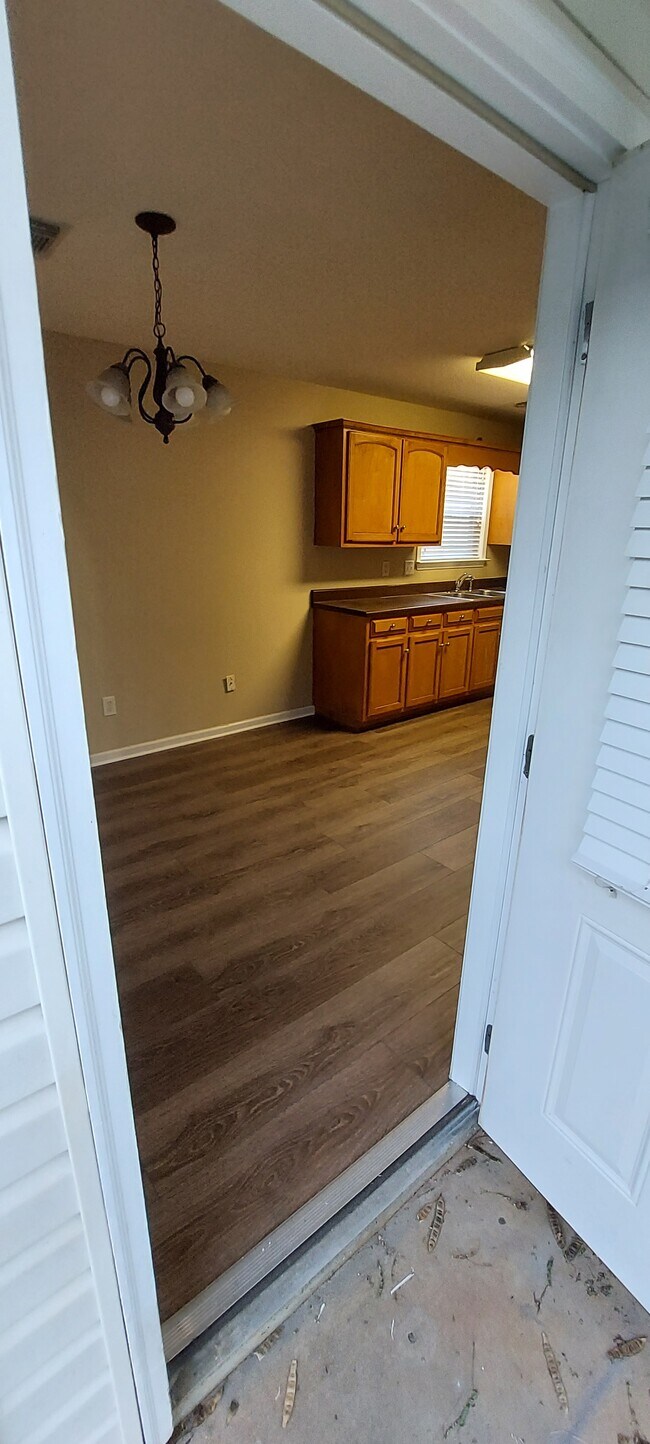 Building Photo - 16210 Stone Ridge Pkwy