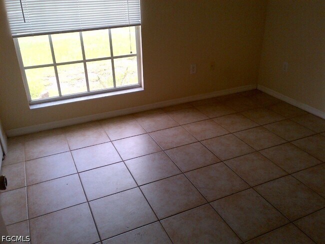 Building Photo - 622 Grant Ave