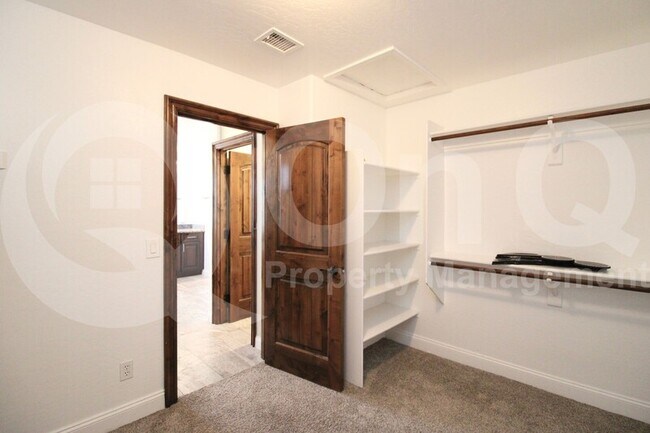 Building Photo - 563 E Krista Way