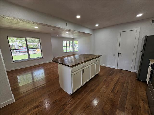 Building Photo - 2402 Housley Dr