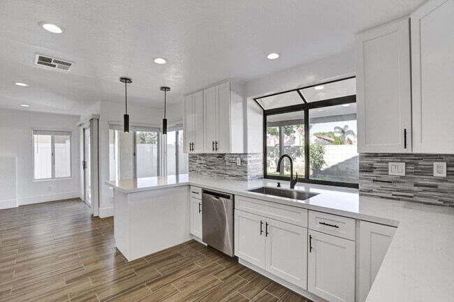 Building Photo - Beautiful 4-Bed, 2.5-Bath Home in Moreno Valley Ranch