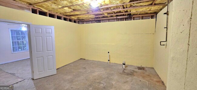 Building Photo - 610 James Ridge Dr