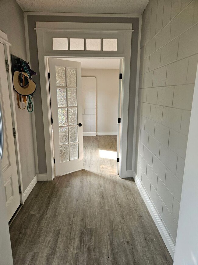 Building Photo - Lots of updates!
