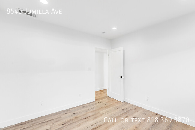 Building Photo - STYLISH AND MODERN 3BR/2BA IN RESIDENTIAL ...