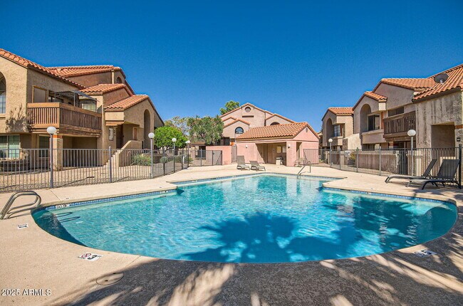 Building Photo - 700 E Mesquite Cir
