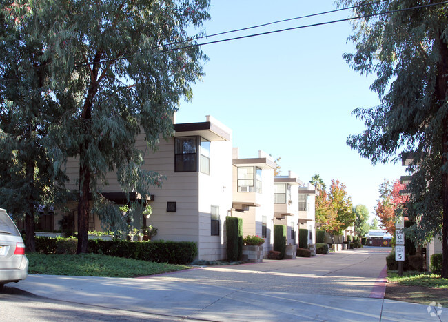 Building Photo - Emerald Garden Townhomes