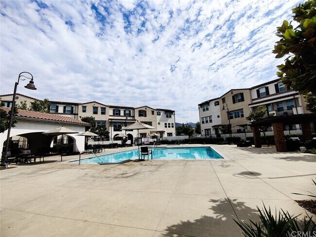 Building Photo - 537 W Foothill Blvd