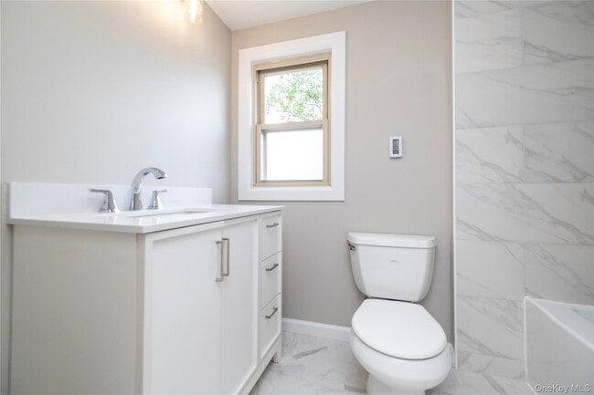 Building Photo - 3883 Franklin Ave