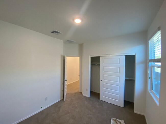 Building Photo - Beautiful Newer Build 3 Bed/2 Bath with Den in Rancho Cabrillo