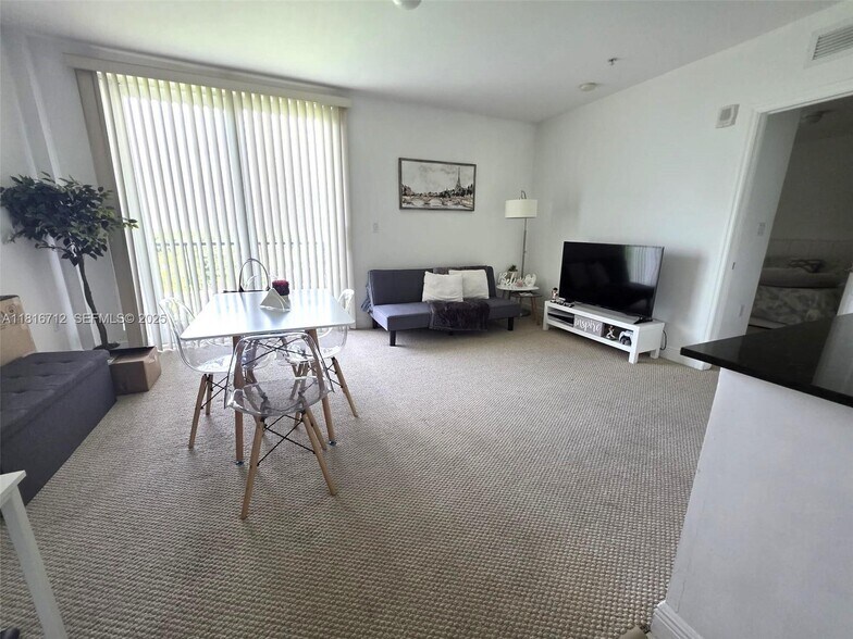 Building Photo - 2701 SW 3rd Ave